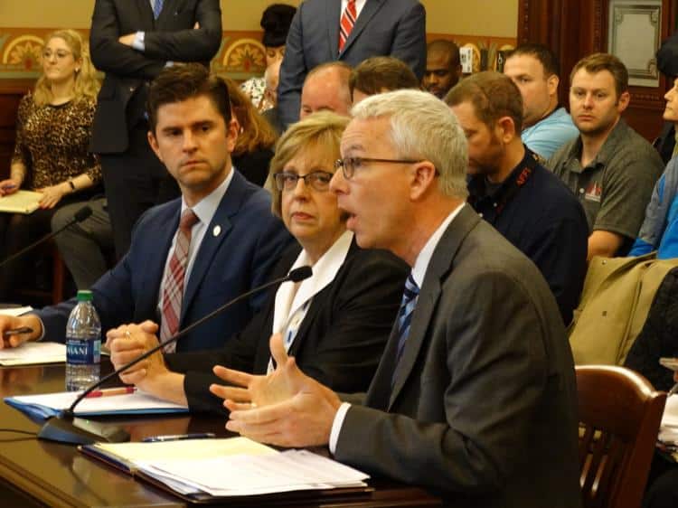 Illinois lawmakers ponder merger of local police and fire pension funds