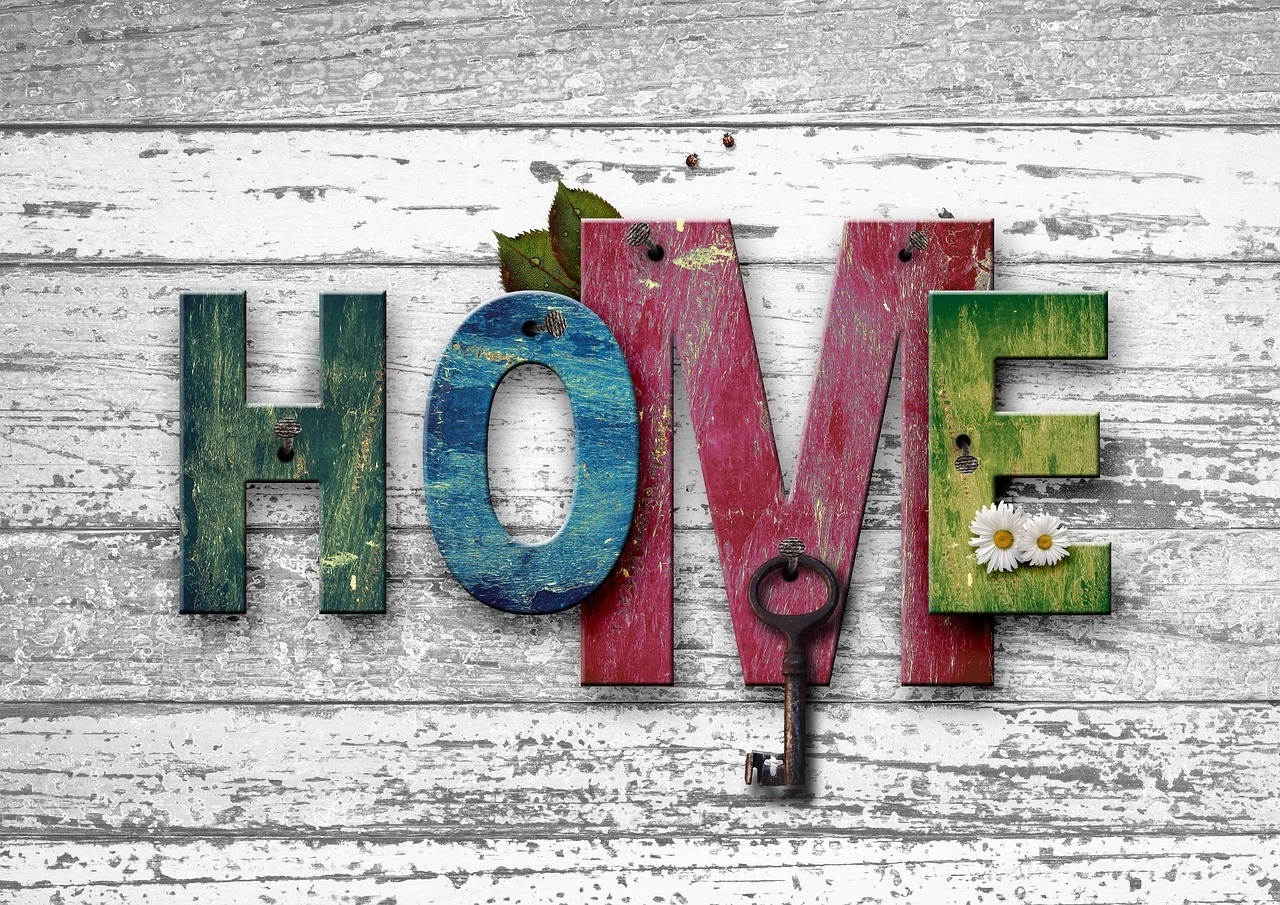 Simple wall decor tips for your bedroom